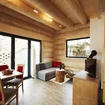 샬레 Cosy, Modern Canadian Wooden *