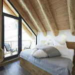 Cosy, Modern Canadian Wooden Chalet