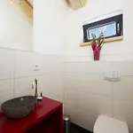 Chalet Cosy, Modern Canadian Wooden