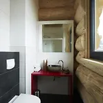 Cosy, Modern Canadian Wooden Chalet