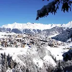 Cosy, Modern Canadian Wooden * Ladis