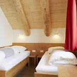 Cosy, Modern Canadian Wooden * Ladis