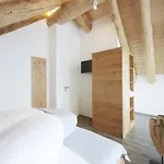 Cosy, Modern Canadian Wooden Chalet *