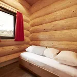 Cosy, Modern Canadian Wooden Chalet