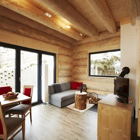 Chalet Cosy, Modern Canadian Wooden *