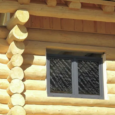 Cosy, Modern Canadian Wooden * Ladis