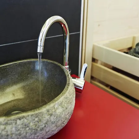 Cosy, Modern Canadian Wooden لاديس