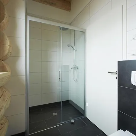 شاليه Cosy, Modern Canadian Wooden لاديس