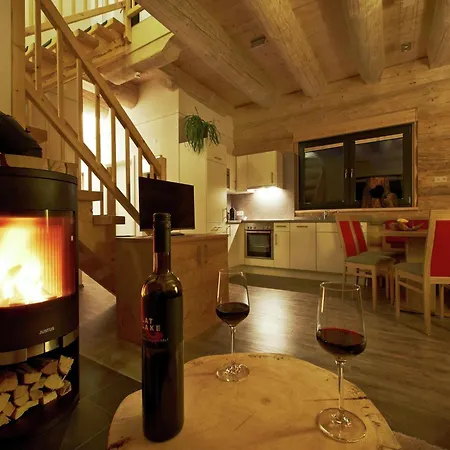 Cosy, Modern Canadian Wooden * Ladis