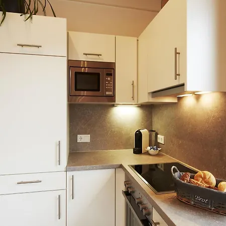 Cosy, Modern Canadian Wooden * Ladis