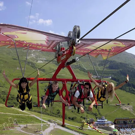 Cosy, Modern Canadian Wooden Chalé Ladis