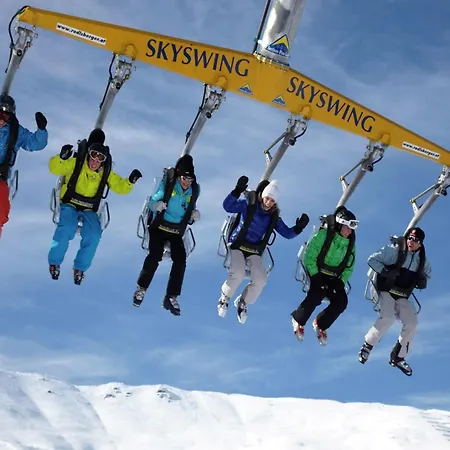 Chalé Cosy, Modern Canadian Wooden