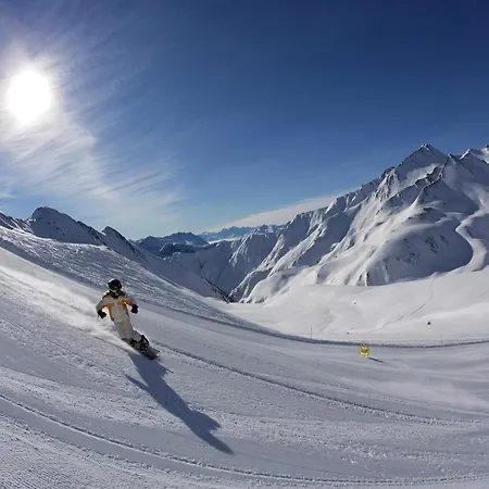 Cosy, Modern Canadian Wooden * Ladis