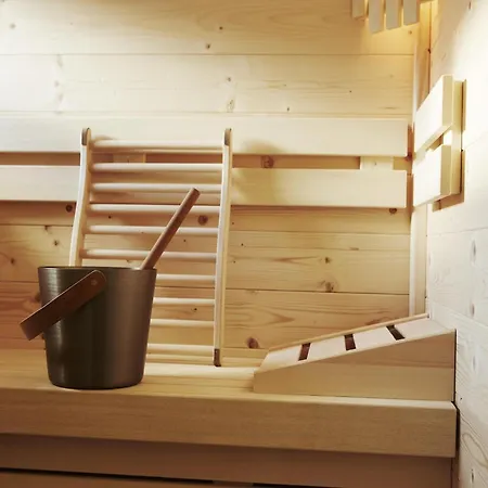 Cosy, Modern Canadian Wooden * Ladis