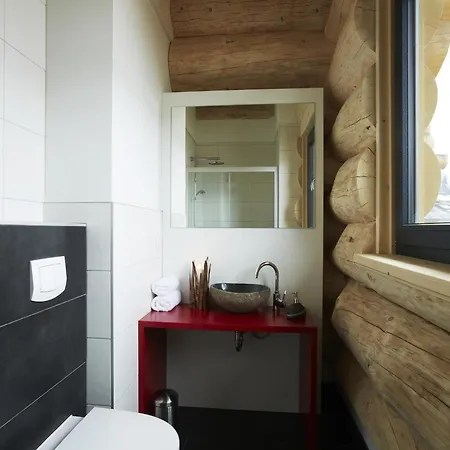 Cosy, Modern Canadian Wooden * Ladis