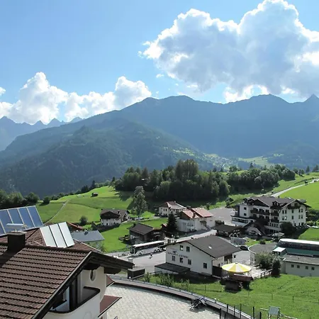 Chalé Cosy, Modern Canadian Wooden *